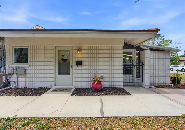 Photo 2 of Single family home for sale at 405 Menendez St, Venice, FL 34285 | MLS# A4689702 | Listing updated on 2026-10-22