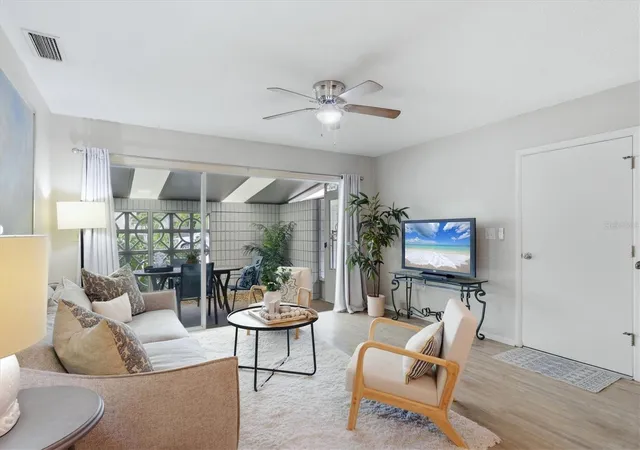 Photo 4 of House for sale at 405 Menendez St, Venice, FL 34285 | MLS# A4689702 | Listing updated on 2026-10-22