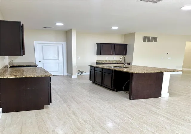 Photo 3 of Single family home for sale at 4669 Osprey Way, Winter Haven, FL 33881 | MLS# R4911042 | Listing updated on 2026-09-15