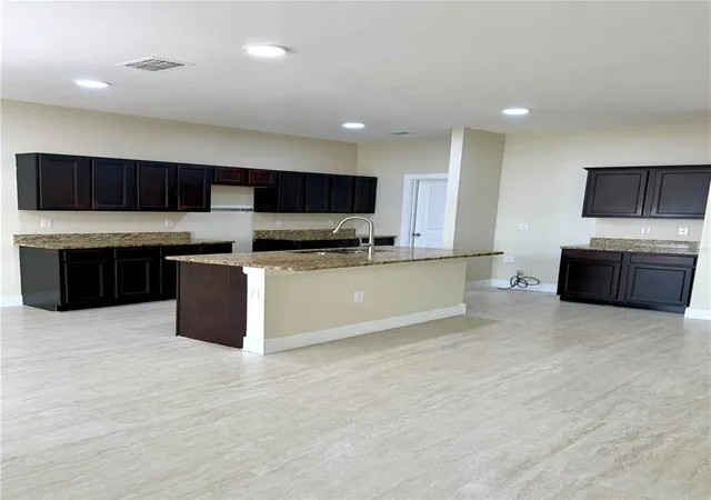 Photo 3 of Single family home for sale at 4669 Osprey Way, Winter Haven, FL 33881 | MLS# R4911042 | Listing updated on 2026-09-15