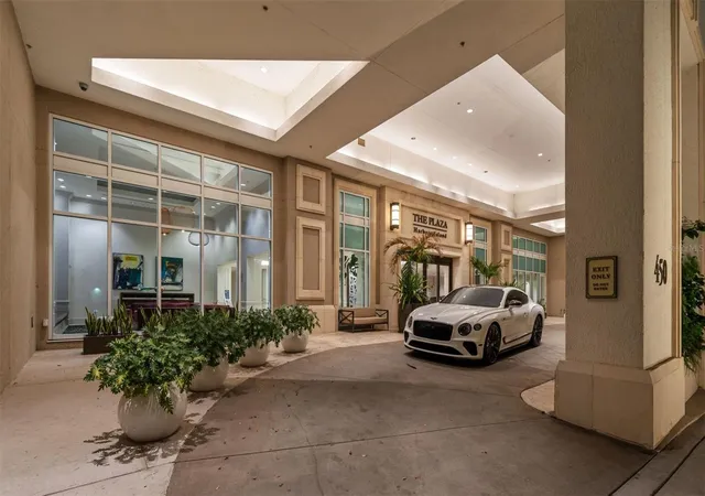 Photo 2 of Condo for sale at 450 Knights Run Ave #2004, Tampa, FL 33602 | MLS# TB8497076 | Listing updated on 2026-10-08