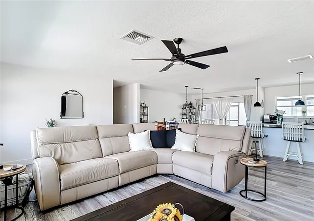 Photo 4 of Single family home for sale at 7374 Circle Dr, Lady Lake, FL 32159 | MLS# O6399049 | Listing updated on 2026-09-14
