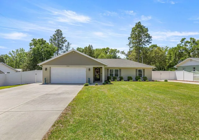 Photo 3 of Sale Pending at 20430 Sw 80th Place Rd, Dunnellon, FL 34431 | MLS# OM722820 | Listing updated on 2026-09-11