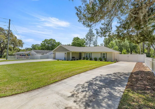 Photo 3 of Sale Pending at 20430 SW 80th Place Rd, Dunnellon, FL 34431 | MLS# OM722820 | Listing updated on 2026-09-11