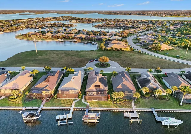 Photo 2 of Single family home for sale at 1018 Overlook Ct, Bradenton, FL 34208 | MLS# A4690257 | Listing updated on 2026-09-23