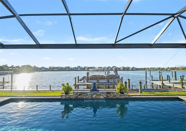 Photo 1 of Single family home for sale at 1018 Overlook Ct, Bradenton, FL 34208 | MLS# A4690257 | Listing updated on 2026-09-23