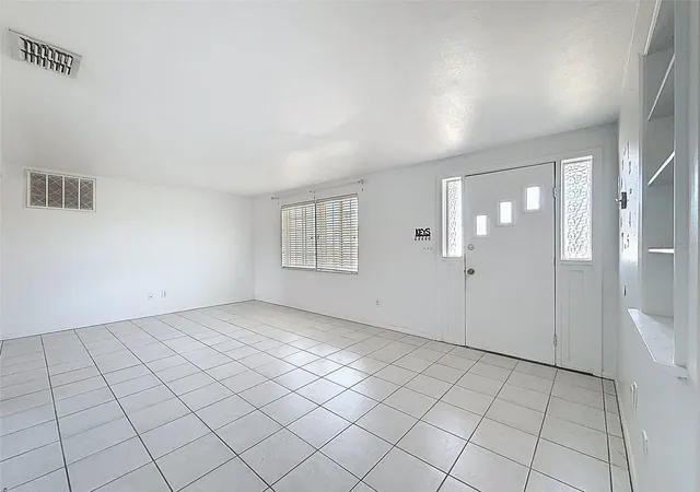 Photo 4 of Single family home for sale at 4130 Crestfield Ave, Holiday, FL 34691 | MLS# W7884920 | Listing updated on 2026-09-15