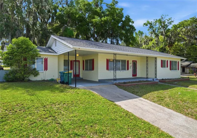 Photo 1 of Single family home for sale at 121 N Seminole Ave, Inverness, FL 34450 | MLS# OM722956 | Listing updated on 2026-09-15