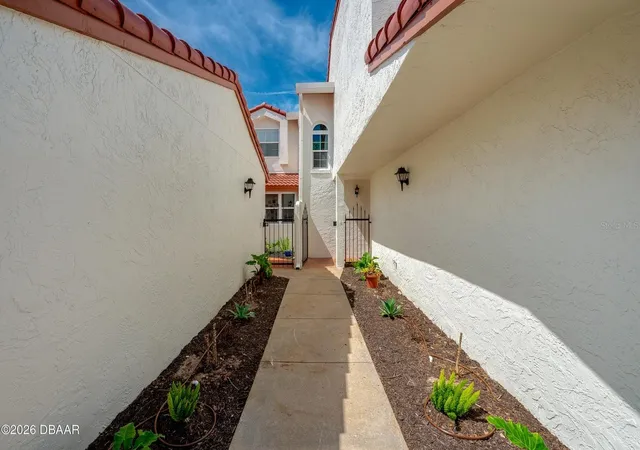 Photo 3 of Townhouse for sale at 226 Florida Shrs Blvd, Daytona Beach, FL 32118 | MLS# FC317838 | Listing updated on 2026-09-24