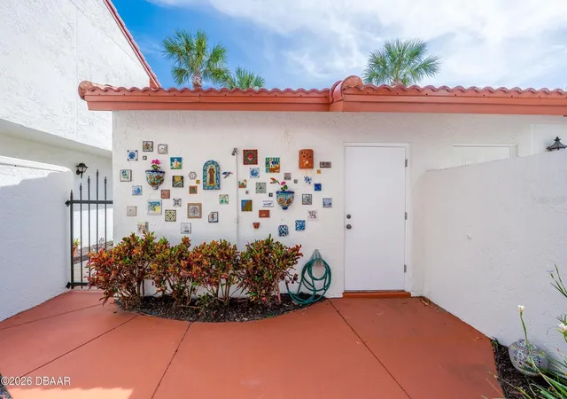 Photo 4 of Townhouse for sale at 226 Florida Shrs Blvd, Daytona Beach, FL 32118 | MLS# FC317838 | Listing updated on 2026-09-24