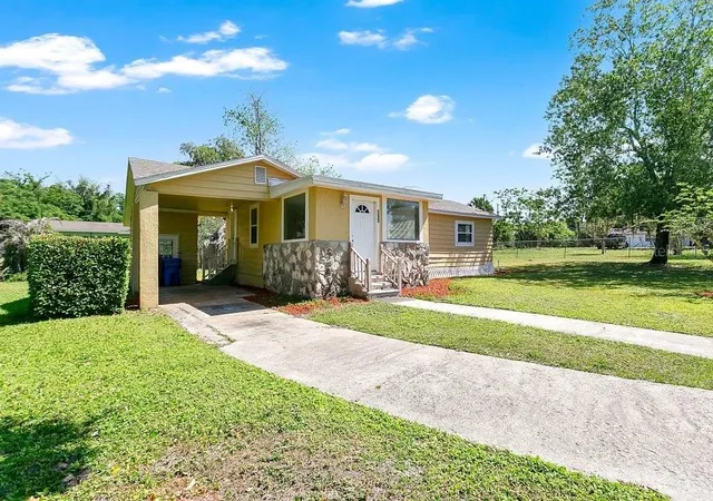 Photo 3 of Single family home for sale at 595 3rd Street, Oviedo, FL 32765 | MLS# O6400334 | Listing updated on 2026-10-07