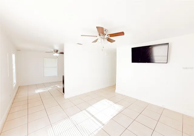 Photo 3 of Single family home for sale at 407 W Bella Vista St, Lakeland, FL 33805 | MLS# O6400401 | Listing updated on 2026-09-09