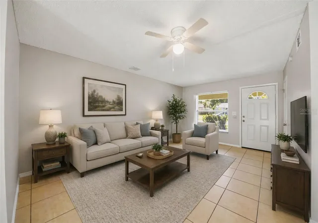 Photo 3 of Single family home for sale at 865 Rich Dr, Oviedo, FL 32765 | MLS# O6400528 | Listing updated on 2026-10-05