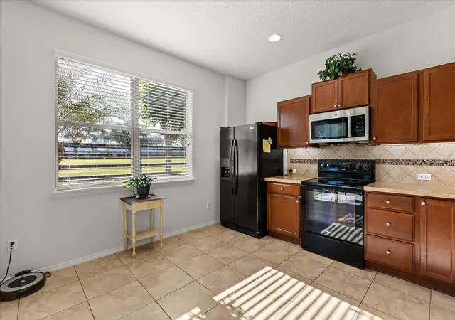Photo 3 of Sale Pending at 22024 Belgian Ct, Mount Dora, FL 32757 | MLS# G5111256 | Listing updated on 2026-09-11