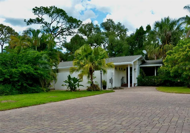 Photo 3 of Single family home for sale at 18220 Elmwood Dr, Alva, FL 33920 | MLS# C7525120 | Listing updated on 2026-10-05
