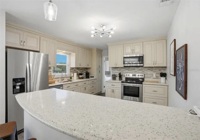 Photo 4 of Single family home for sale at 721 Village Pl, Brandon, FL 33511 | MLS# TB8500272 | Listing updated on 2026-10-02