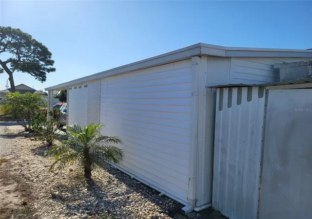 Photo 4 of Manufactured home for sale at 12017 Cartwright Dr, Hudson, FL 34667 | MLS# W7885079 | Listing updated on 2026-09-21