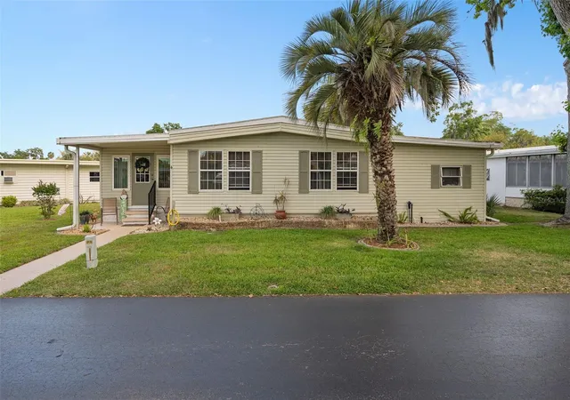 Photo 1 of Manufactured home for sale at 4 Gallinule Ct, Fruitland Park, FL 34731 | MLS# O6401630 | Listing updated on 2026-09-14