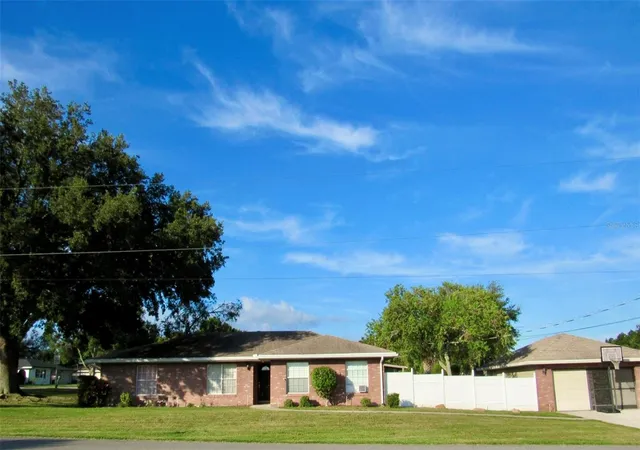 Photo 1 of Single family home for sale at 202 Saint Lucie Rd, Winter Haven, FL 33884 | MLS# L4961340 | Listing updated on 2026-09-18