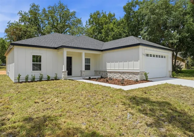Photo 2 of Sale Pending at 13404 New York Ave, Astatula, FL 34705 | MLS# G5111496 | Listing updated on 2026-10-02