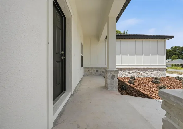 Photo 4 of Sale Pending at 13404 New York Ave, Astatula, FL 34705 | MLS# G5111496 | Listing updated on 2026-10-02