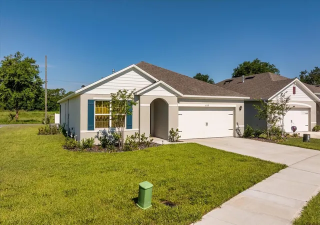 Photo 3 of Single family home for sale at 6358 Sanders Grv Cir, Okahumpka, FL 34762 | MLS# O6402542 | Listing updated on 2026-09-28