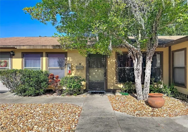 Photo 3 of Condo for sale at 2006 7th Avenue W #B, Bradenton, FL 34205 | MLS# A4691534 | Listing updated on 2026-09-14