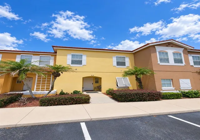 Photo 1 of Townhouse for sale at 910 Park Ter Cir, Kissimmee, FL 34746 | MLS# O6403973 | Listing updated on 2026-10-04