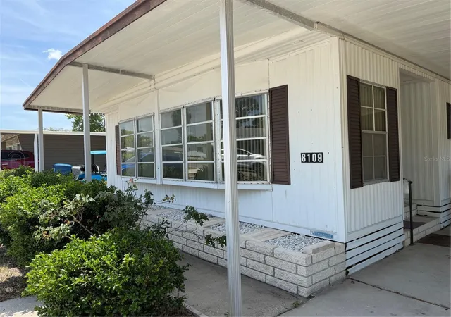 Photo 2 of Manufactured home for sale at 8109 Little Tee Ln, Brooksville, FL 34613 | MLS# TB8504424 | Listing updated on 2026-09-30