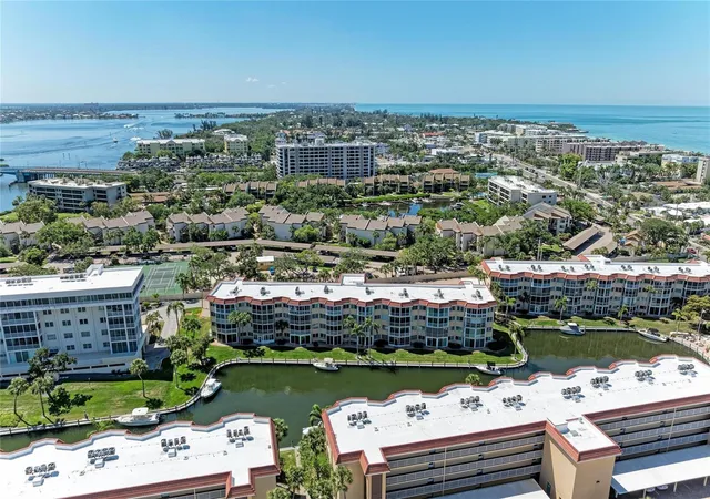 Listing Photo 4 - Condo for sale in building located at 1257 S Portofino Dr, Sarasota, FL 34242 - Unit #104