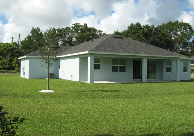 Photo 3 of Single family home for sale at 535 Dowling Cir, Lady Lake, FL 32159 | MLS# W7885433 | Listing updated on 2026-09-15