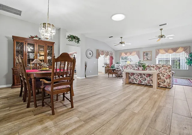 Photo 4 of Single family home for sale at 820 Cortez Ave, The Villages, FL 32159 | MLS# G5111892 | Listing updated on 2026-09-10