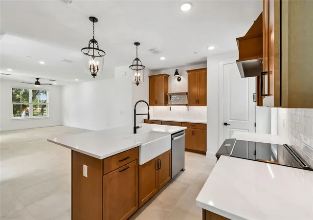 Photo 3 of Sale Pending at 194 Pasquala, Oviedo, FL 32765 | MLS# O6404881 | Listing updated on 2026-09-11