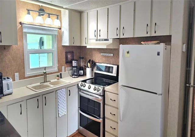 Photo 3 of Manufactured home for sale at 4906 E 7th A St #712, Bradenton, FL 34203 | MLS# A4692553 | Listing updated on 2026-09-15