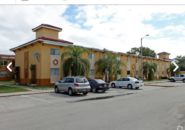 Listing Photo 2 - Condo for sale in building located at 728 Ridenhour Cir, ORLANDO, FL 32809 - Unit #728
