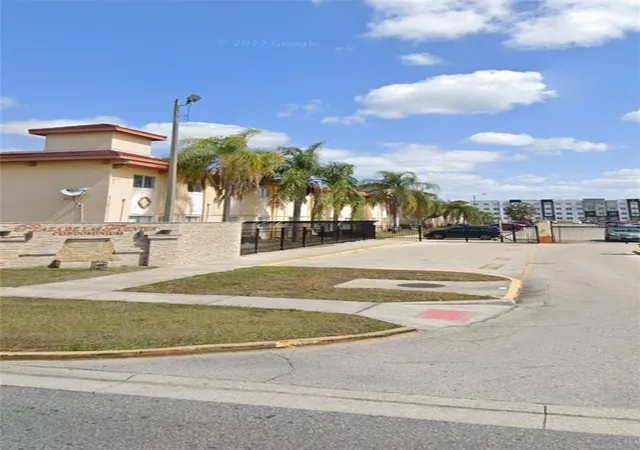 Listing Photo 3 - Condo for sale in building located at 728 Ridenhour Cir, ORLANDO, FL 32809 - Unit #728