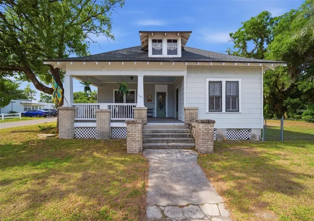 Photo 1 of Single family home for sale at 1201 W Reynolds St, Plant City, FL 33563 | MLS# TB8505526 | Listing updated on 2026-09-15