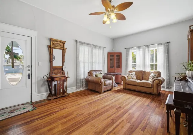 Photo 3 of Single family home for sale at 1201 W Reynolds St, Plant City, FL 33563 | MLS# TB8505526 | Listing updated on 2026-09-15
