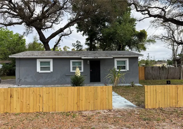 Photo 1 of Single family home for sale at 3916 E Genesee St, Tampa, FL 33610 | MLS# TB8505801 | Listing updated on 2026-10-01