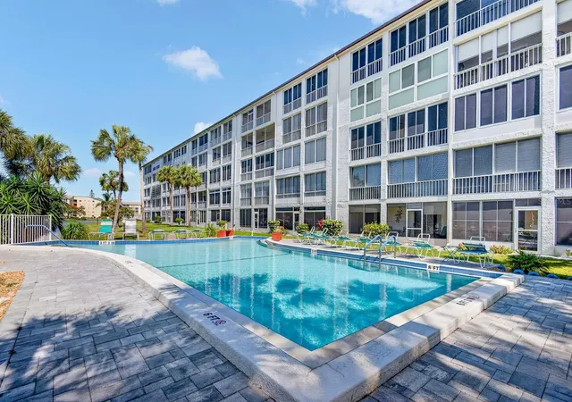 Photo 2 of Condo for sale at 3344 Lake Bayshore Dr #P205, Bradenton, FL 34205 | MLS# A4692772 | Listing updated on 2026-09-15