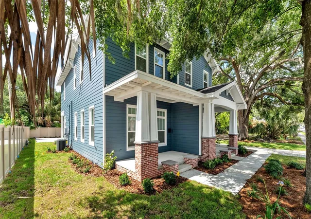Photo 2 of Multi family home for sale at 1031 E Lime St, Lakeland, FL 33801 | MLS# L4961736 | Listing updated on 2026-09-10