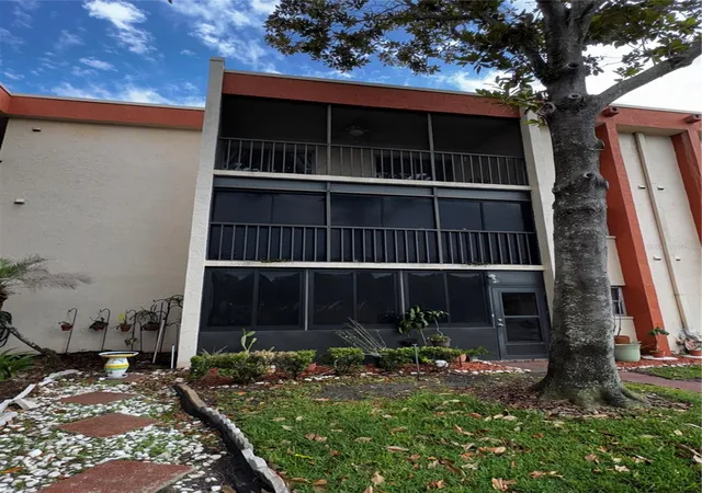 Condo for sale at 1130 N Lake Parker Ave #E332, LAKELAND, FL 33805 | MLS# L4961742