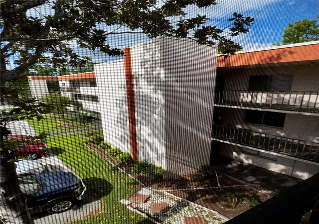 Photo 2 of Condo for sale at 1130 N Lake Parker Ave #E332, Lakeland, FL 33805 | MLS# L4961742 | Listing updated on 2026-09-11
