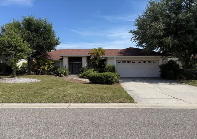 Photo 1 of Sale Pending at 5008 Southern Pine Cir, Venice, FL 34293 | MLS# N6144279 | Listing updated on 2026-09-15