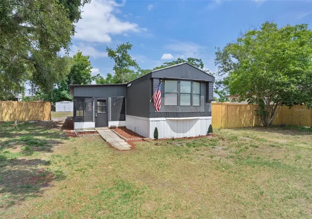 Photo 1 of Manufactured home for sale at 33514 Luana Ct, Leesburg, FL 34788 | MLS# O6406564 | Listing updated on 2026-09-15