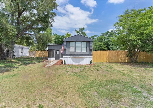 Photo 2 of Manufactured home for sale at 33514 Luana Ct, Leesburg, FL 34788 | MLS# O6406564 | Listing updated on 2026-09-15