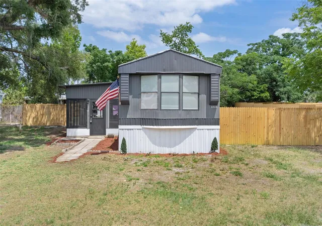 Photo 3 of Manufactured home for sale at 33514 Luana Ct, Leesburg, FL 34788 | MLS# O6406564 | Listing updated on 2026-09-15