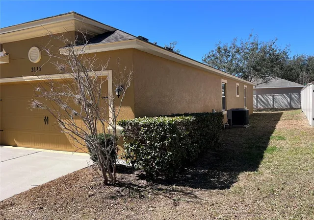 Photo 3 of Single family home for sale at 2115 Waseca Ln, Leesburg, FL 34748 | MLS# O6406665 | Listing updated on 2026-10-09