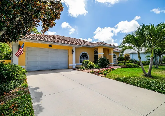 Photo 3 of Sale Pending at 1956 White Feather Ln, Nokomis, FL 34275 | MLS# A4693232 | Listing updated on 2026-10-05