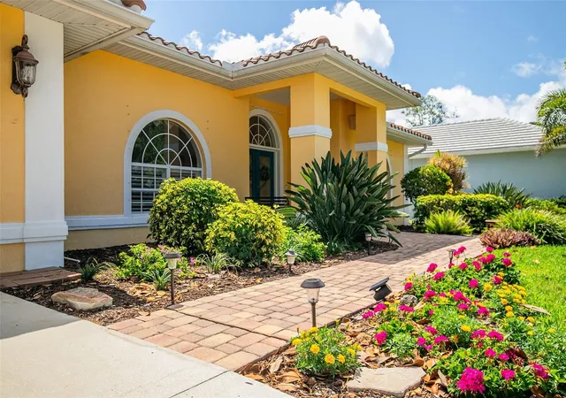 Photo 3 of Sale Pending at 1956 White Feather Ln, Nokomis, FL 34275 | MLS# A4693232 | Listing updated on 2026-10-05